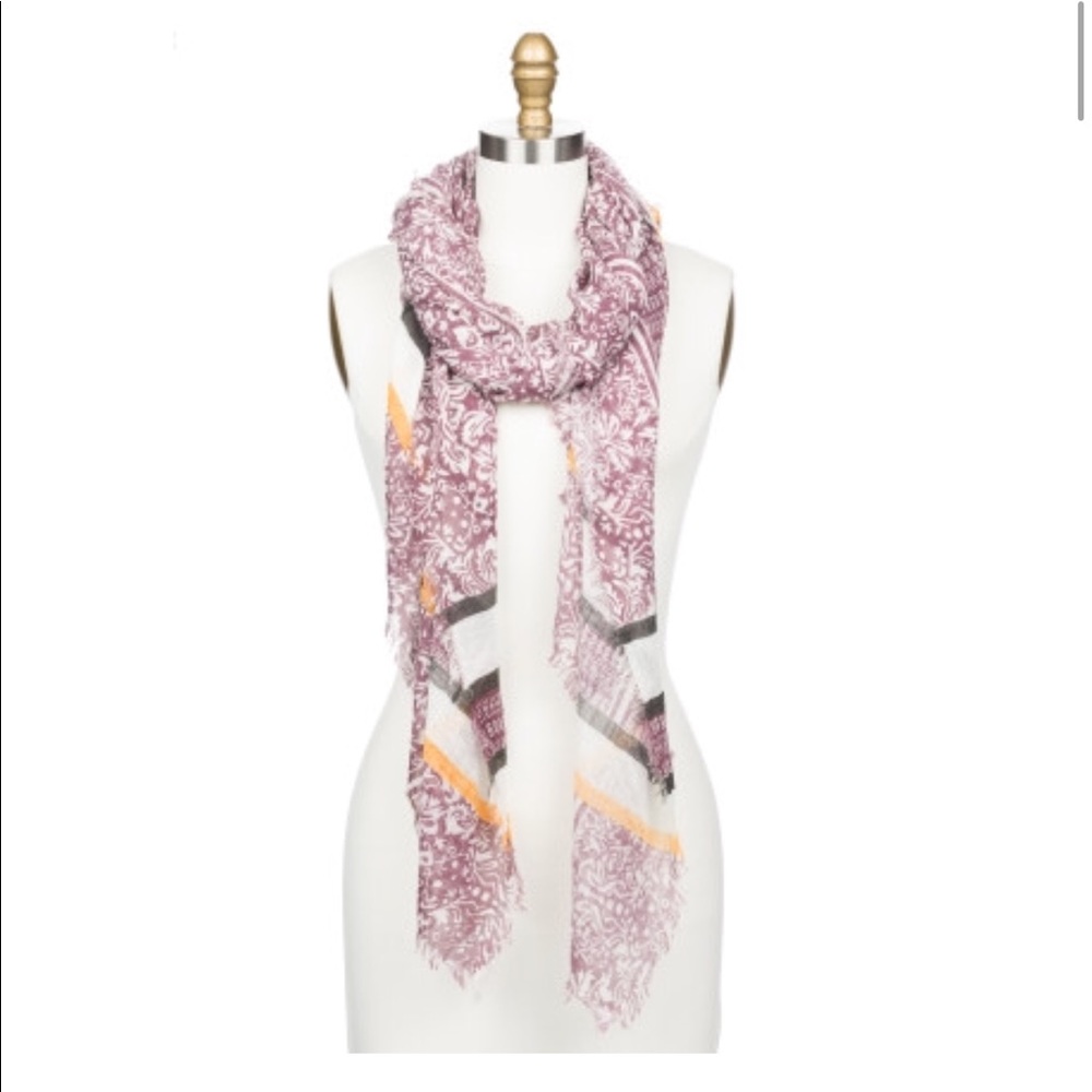 Achieve several looks all with 1 scarf !!